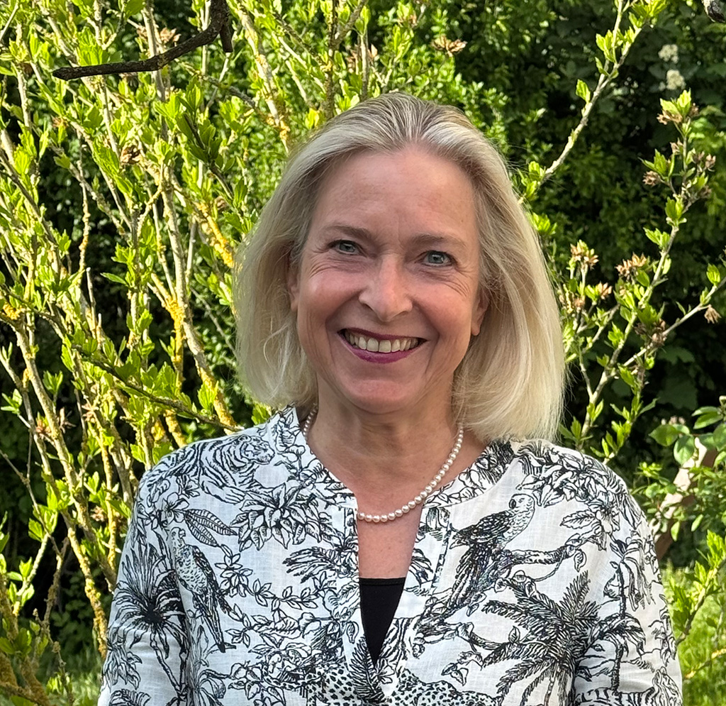 Dr. Claudia Hillenbrand